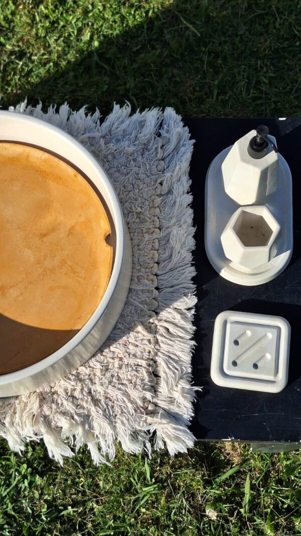 WhatsApp Image 2025-11-01 at 20.07.42 (1) PARÍS con tapa oxidada