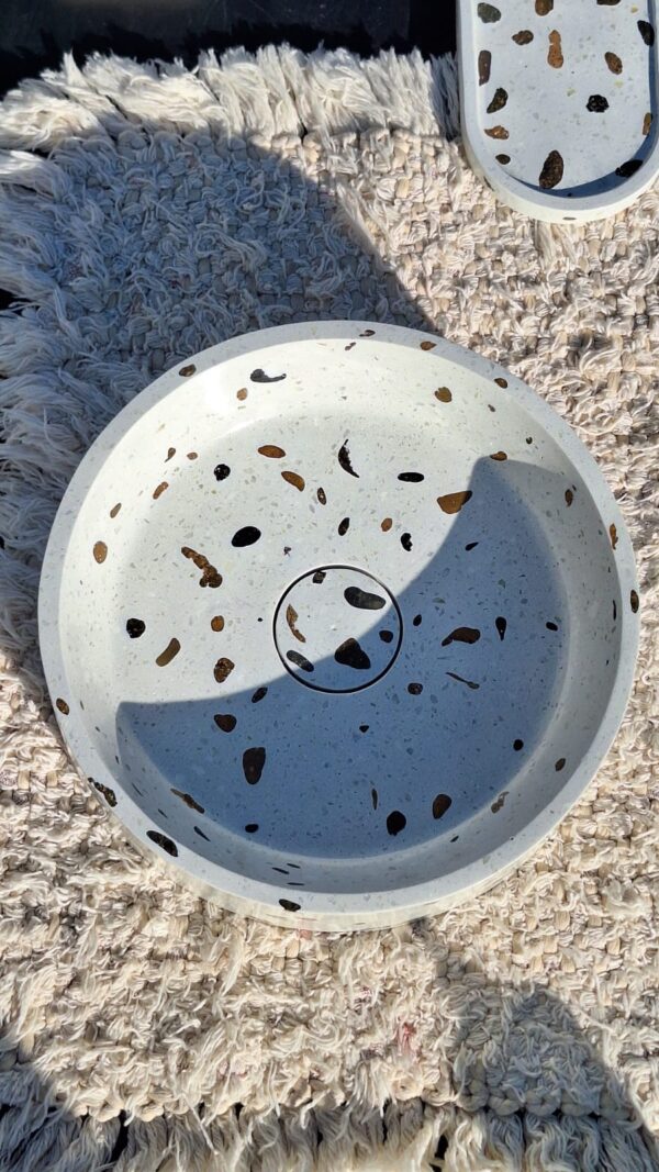 WhatsApp Image 2025-11-01 at 20.07.46 MILÁN con piedras naturales