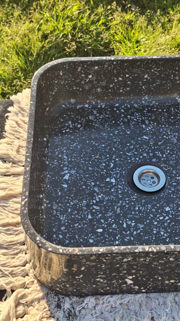 WhatsApp Image 2025-11-01 at 20.08.03 (1) ROMA negra con piedras blancas