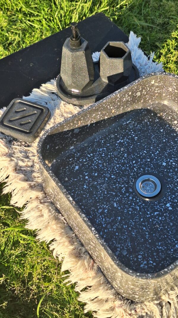 WhatsApp Image 2025-11-01 at 20.08.03 ROMA negra con piedras blancas