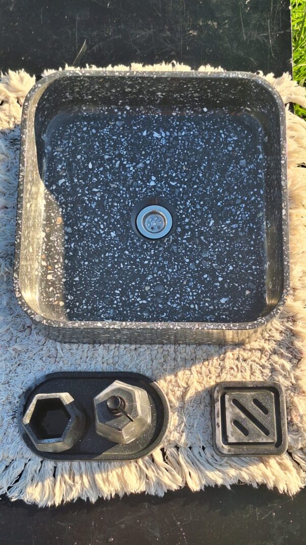 WhatsApp Image 2025-11-01 at 20.08.05 ROMA negra con piedras blancas