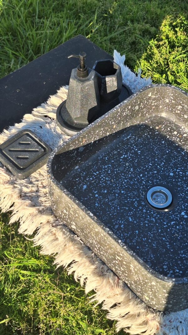 WhatsApp Image 2025-11-01 at 20.08.06 (1) ROMA negra con piedras blancas