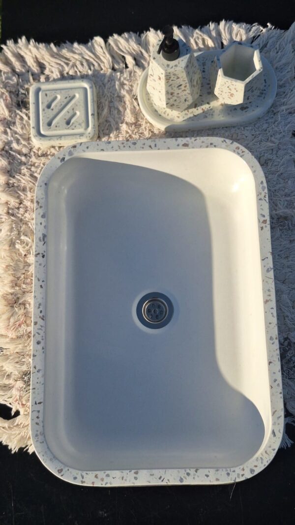 WhatsApp Image 2025-11-01 at 20.08.29 (2) VIENA blanca con borde terrazzo