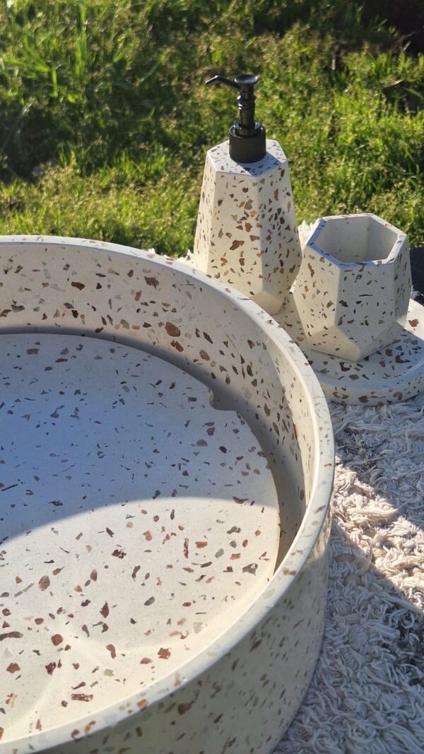 WhatsApp Image 2025-11-01 at 20.08.51 (2) PARÍS con tapa y terrazo San martin