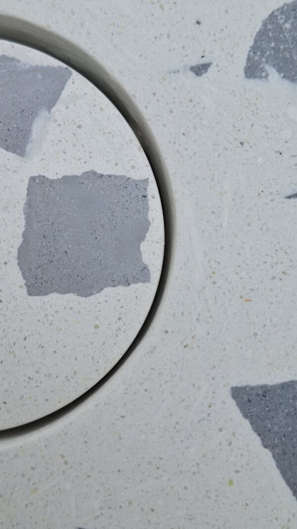 WhatsApp Image 2025-11-01 at 20.08.53 (1) MILÁN – Blanca terrazzo con chips grises